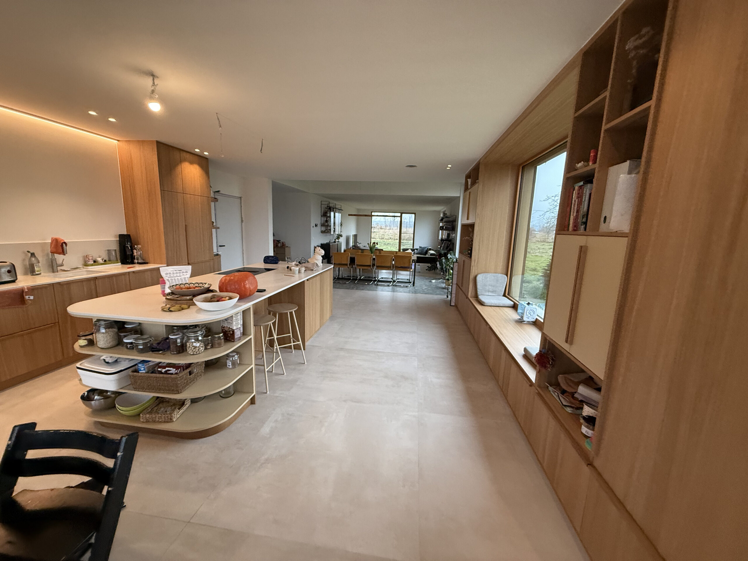 XXL tegels 120x120 ruimtelijke werking keuken