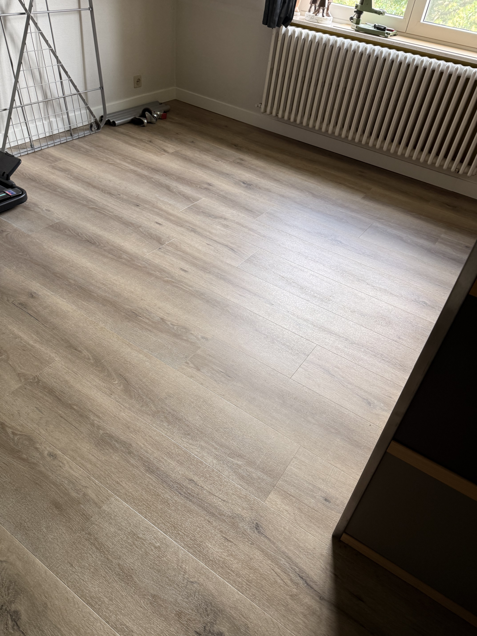 Vivafloors 6810 Click en Invictus Concrete Crush Charcoal PVC vloer in Leuven door HD Dynamica